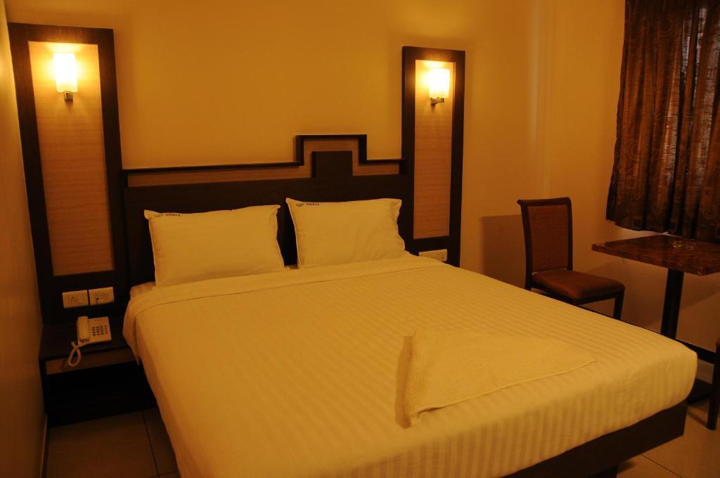 Hotel Viswas Тирупур Екстериор снимка
